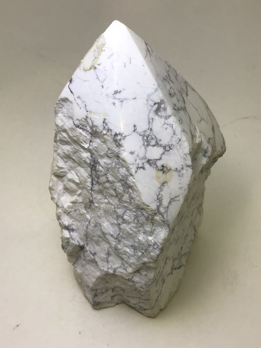 Howlite Point