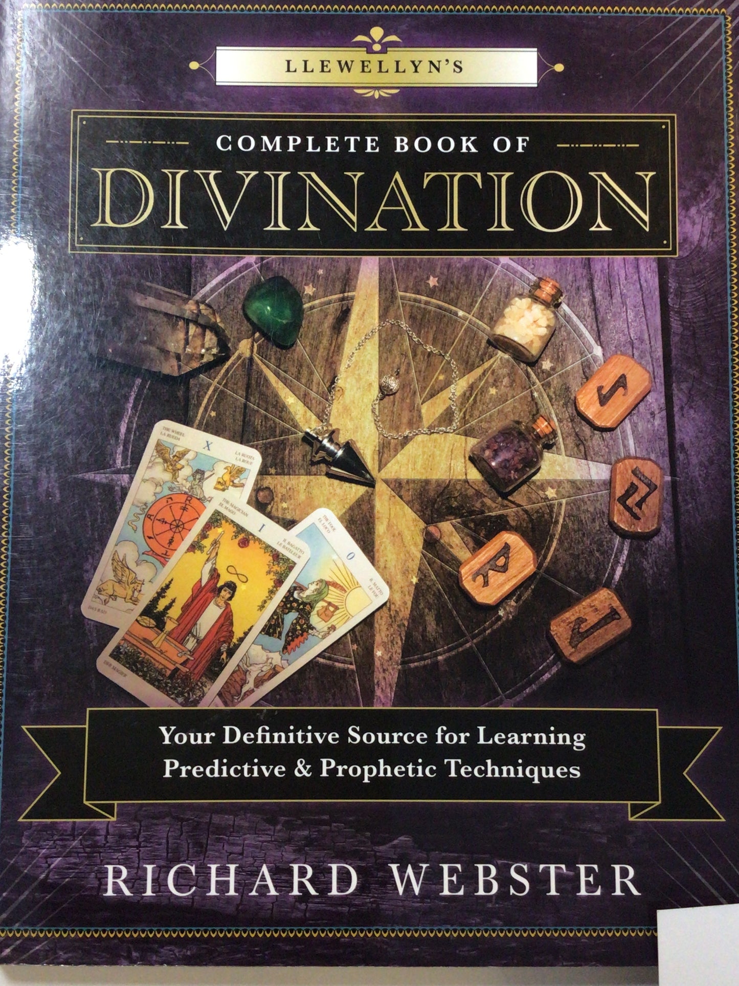Llewellyn's Complete Book of Divination