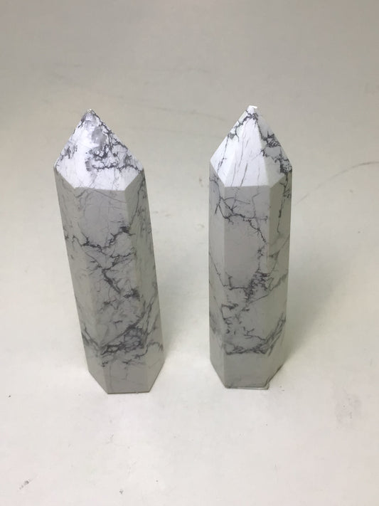 Howlite Point