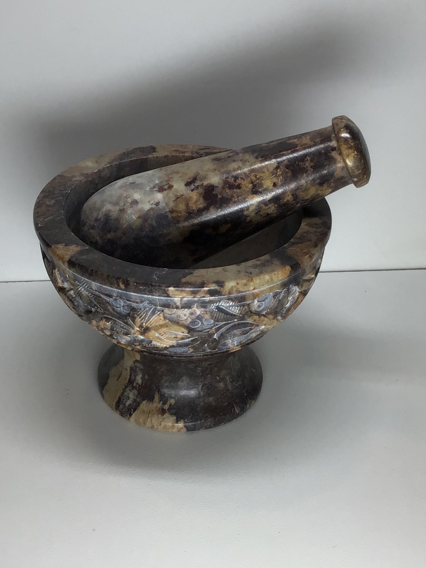 Light Brown Mortar & Pestle with Leaves